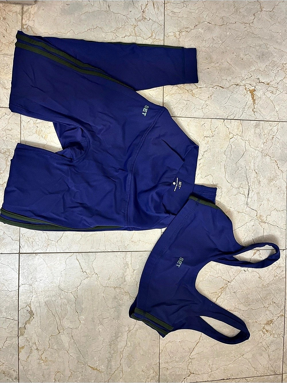 SET Athletic Set - Picture 2 of 4